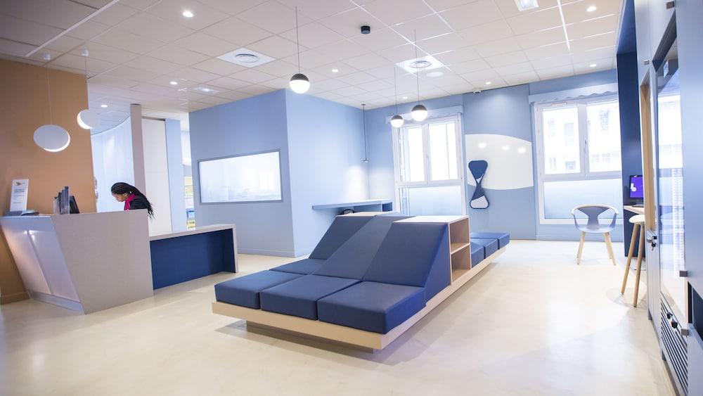 Готель Ibis Styles Toulon Centre Port Екстер'єр фото