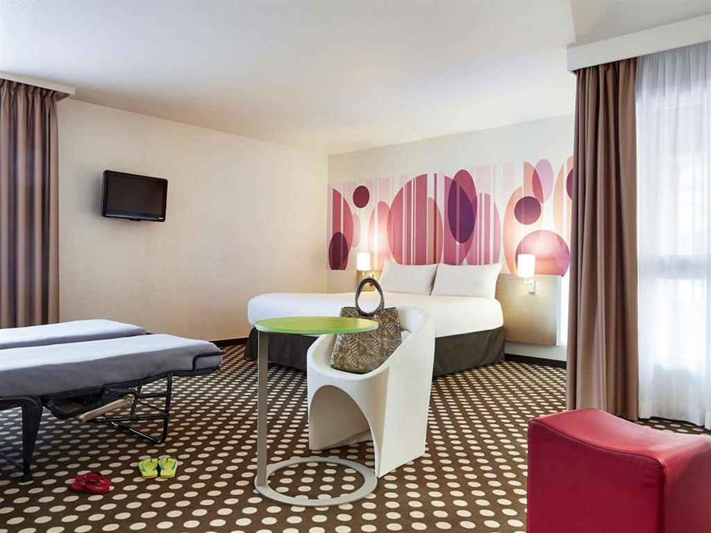 Готель Ibis Styles Toulon Centre Port Екстер'єр фото