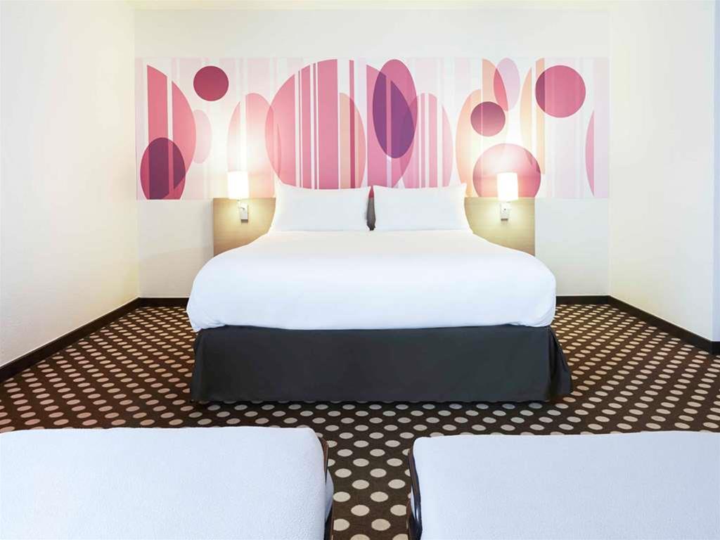 Готель Ibis Styles Toulon Centre Port Екстер'єр фото