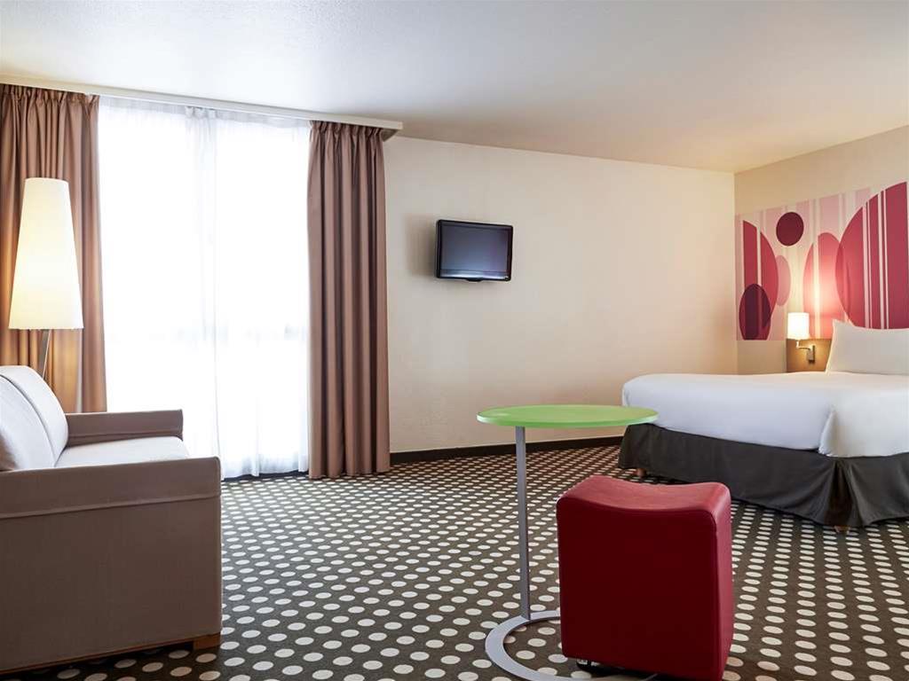 Готель Ibis Styles Toulon Centre Port Екстер'єр фото