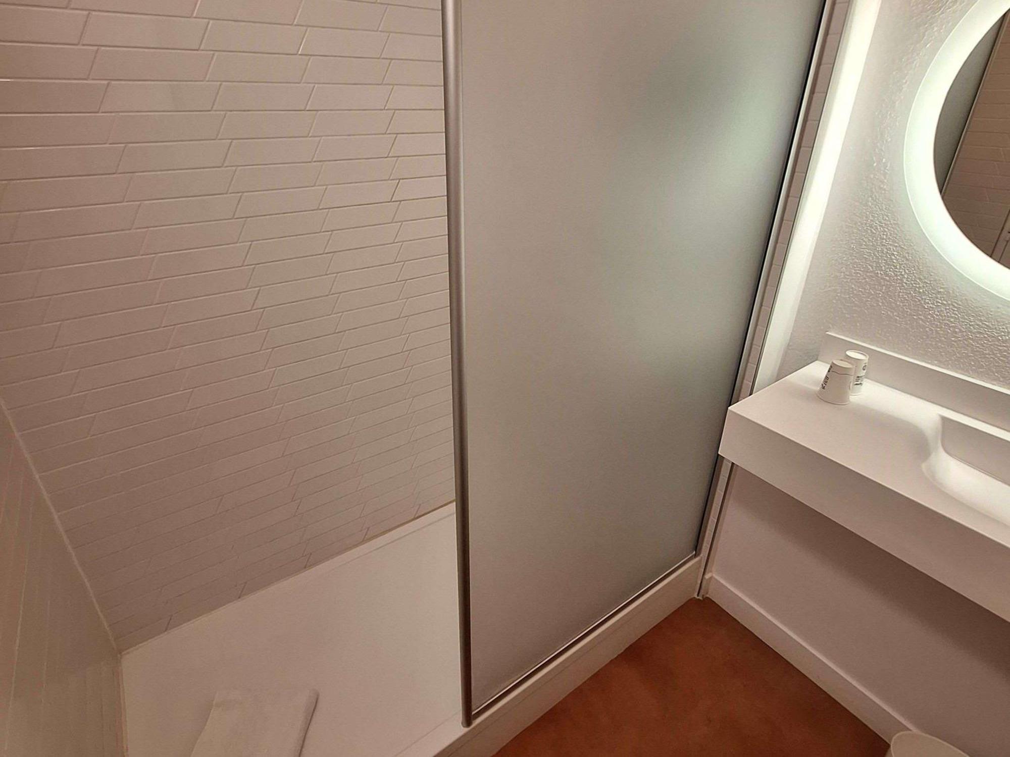 Готель Ibis Styles Toulon Centre Port Екстер'єр фото