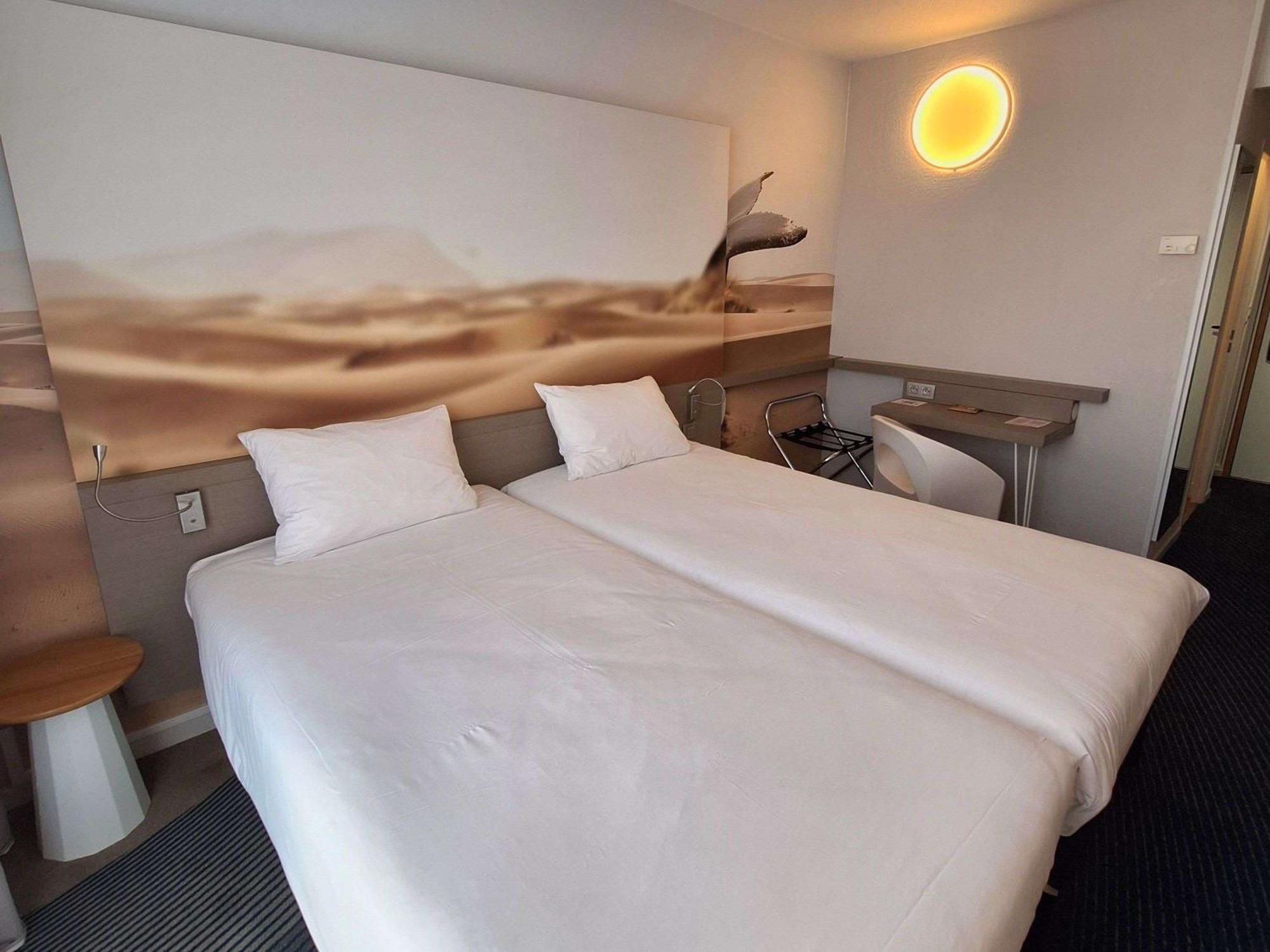 Готель Ibis Styles Toulon Centre Port Екстер'єр фото